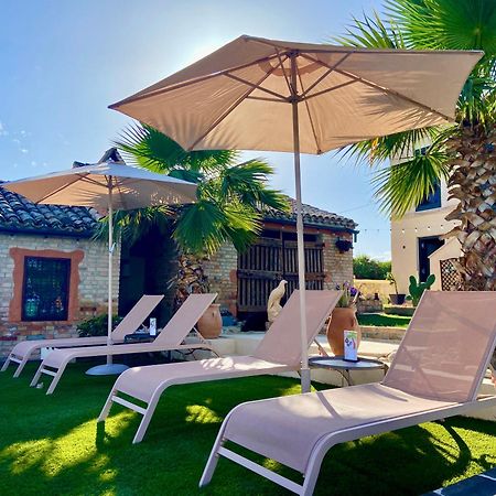Bed And Adventure Tramontana Resort - Casetta & Wellness Castilenti Exterior foto