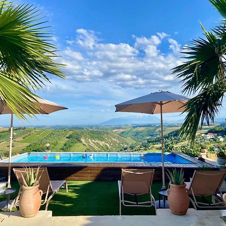 Bed And Adventure Tramontana Resort - Casetta & Wellness Castilenti Exterior foto