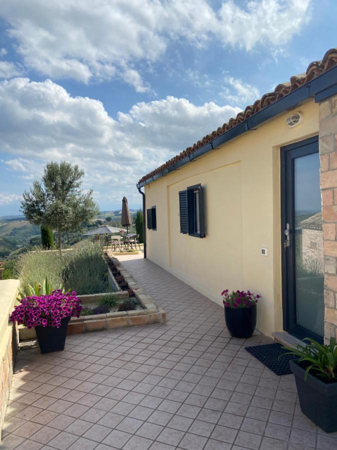 Bed And Adventure Tramontana Resort - Casetta & Wellness Castilenti Exterior foto