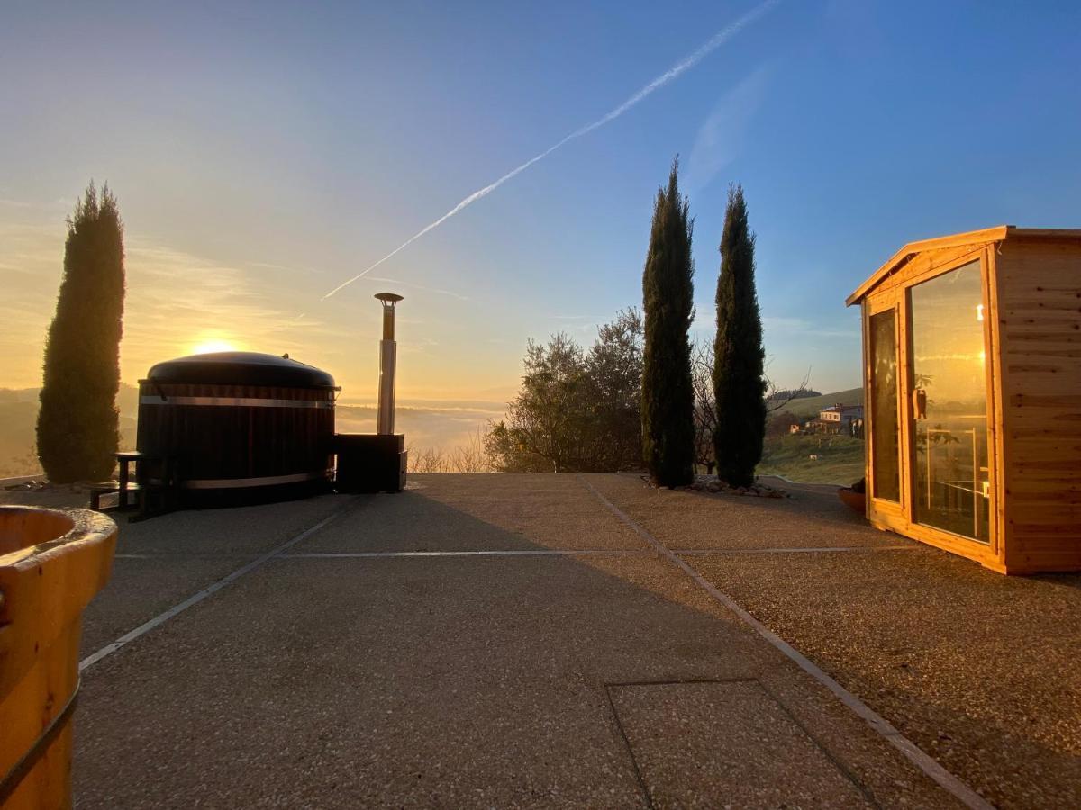 Bed And Adventure Tramontana Resort - Casetta & Wellness Castilenti Exterior foto