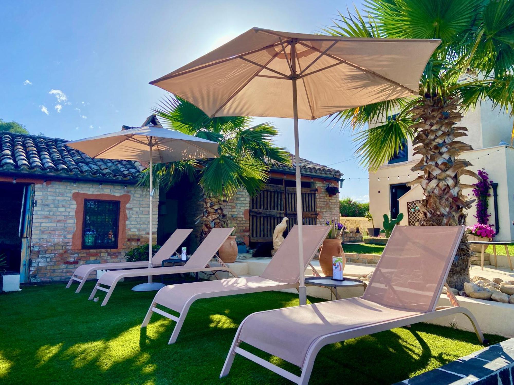 Bed And Adventure Tramontana Resort - Casetta & Wellness Castilenti Exterior foto