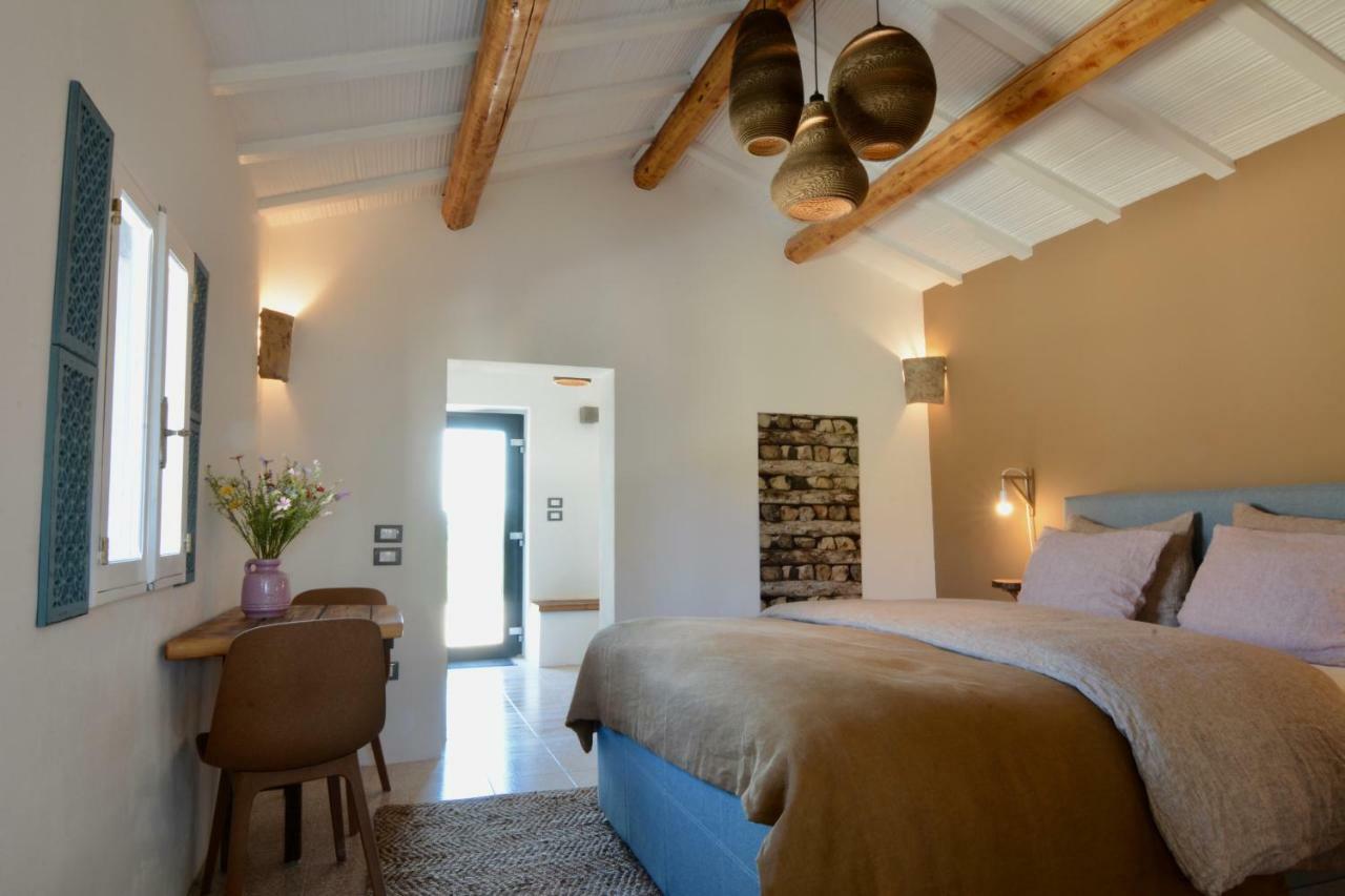 Bed And Adventure Tramontana Resort - Casetta & Wellness Castilenti Exterior foto